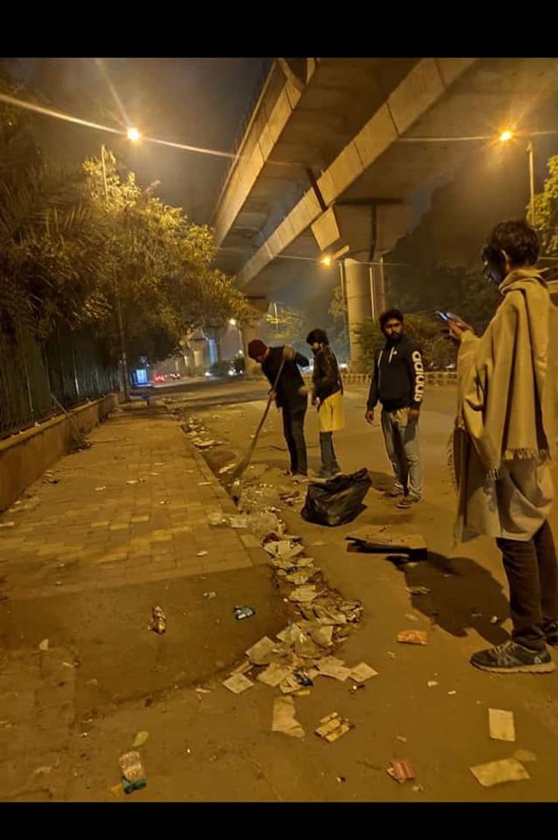 not cleaners jamia students clean up streets after protest kpt