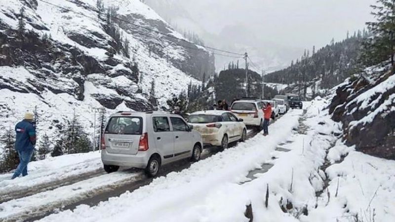 heavy Snowfall took place at himachal