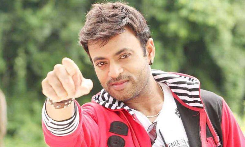 Actor Riyaz khan Open about attacked by advising people to maintain Social Distancing