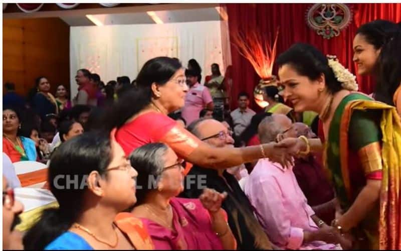 Actress Mahalakshmi got  married pictures viral
