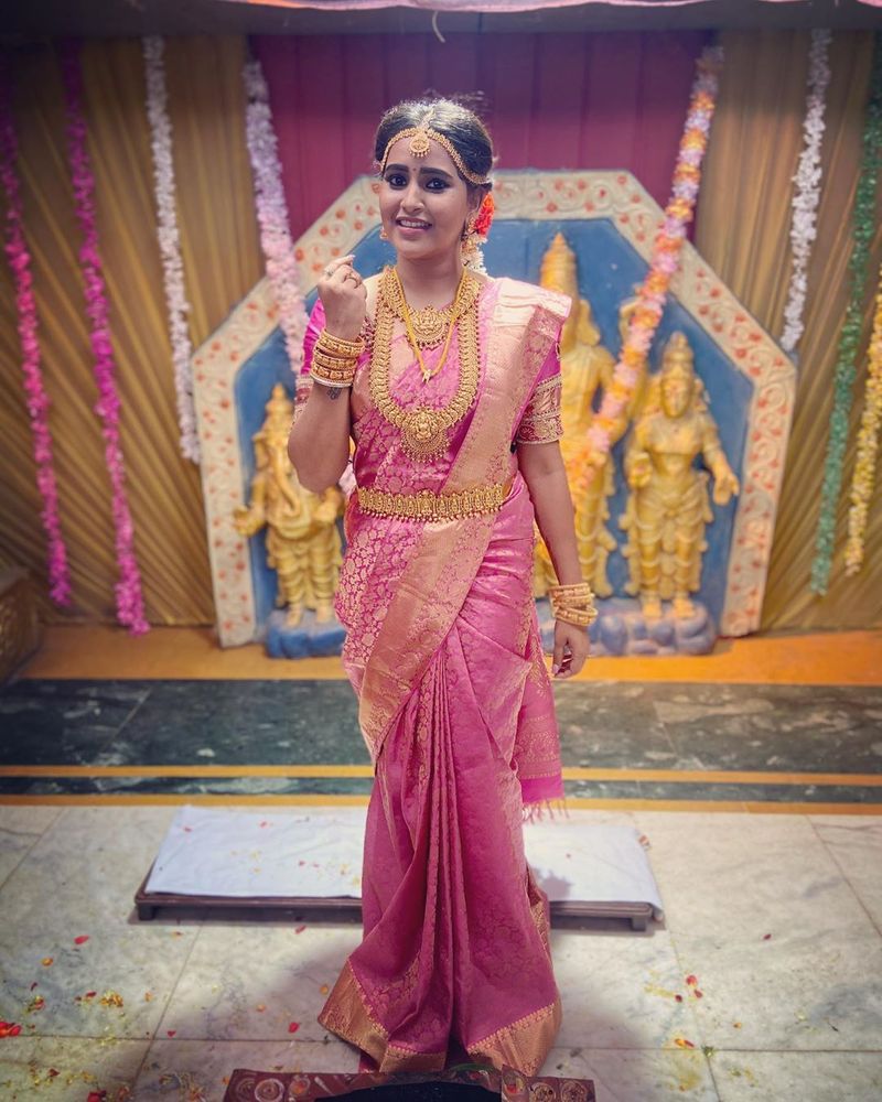 பட்டுப்புடவையில் ஜொலிக்கும் ஜாக்லின்