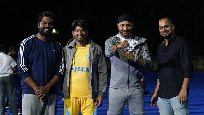 actor santhanam change get up per day 48 times director reveal shocking truth actor santhanam change get up per day 48 times director reveal shocking truth