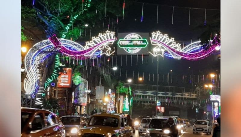 বেশ কয়েকদিন আগে থেকেই এবার সেজে উঠল পার্কস্ট্রিট। একাধিক আলোর রসনাইয়ের দেখা মিলবে পার্কস্ট্রিট মোর থেকে শুরু করে মল্লিক বাজার পর্যন্ত।