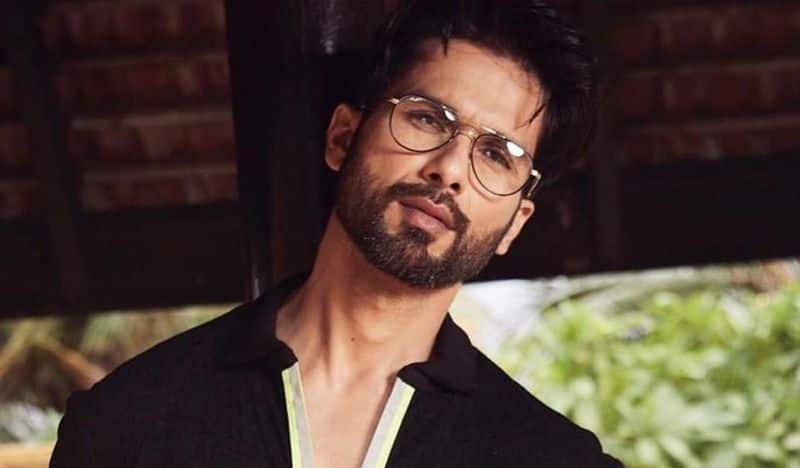 Shahid Kapoor: His last release Kabir Singh was loved by many and received good reviews from audiences. He charges Rs 20 to 30 lakh per Instagram post.