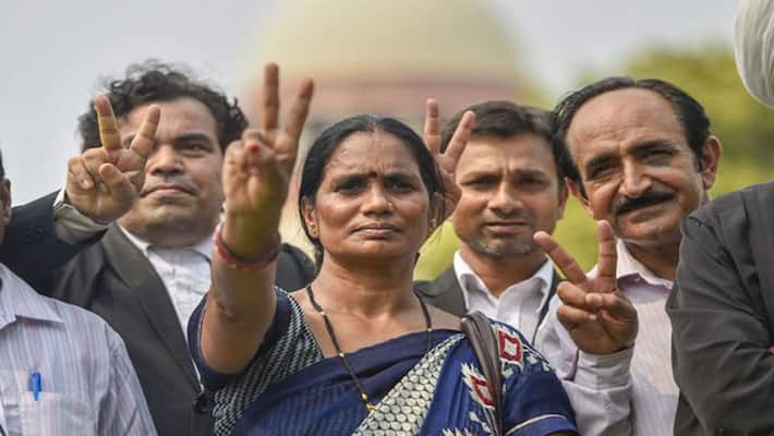 Nirbhaya case: Nirbhaya mother welcomes Supreme court pronounce verdict on akshay kumar singh review plea Nirbhaya case: Nirbhaya mother welcomes Supreme court pronounce verdict on akshay kumar singh review plea