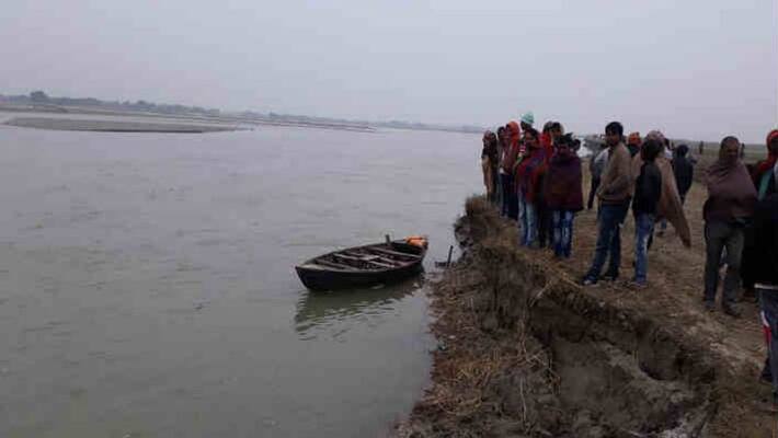 Boats submerge in Kosi two dead bodies found 6 missing Boats submerge in Kosi two dead bodies found 6 missing
