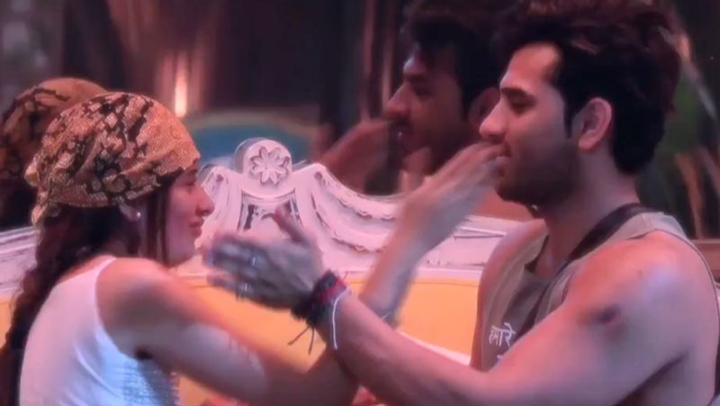 Bigg Boss 13 Paras Chhabra And Mahira Sharma Started Love Each other see video KPY