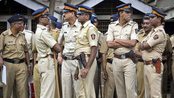 Attackers threw acid on a girl going to college kps Attackers threw acid on a girl going to college kps