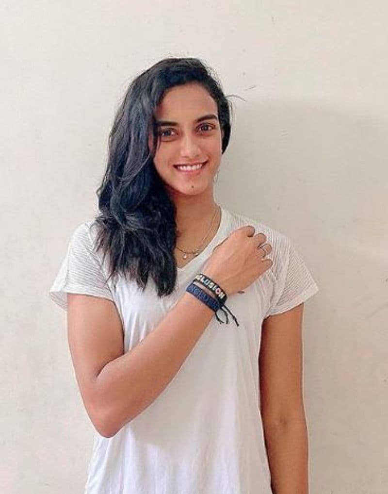 உங்கள் சிரிப்பே தனி அழகு
