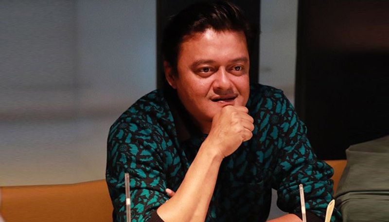 গোটা ভারত যেন শাশ্বতকে ভুলে বব বিশ্বাসকে মনে রেখেছে। বছরের পর বছর ধরে ঠিক এইভাবেই একের পর এক ছবি উপহার দিয়ে চলেছেন তিনি। অভিনয় করতে হবে বলে অভিনয় নয়, অভিনয়ের দ্বারা দর্শকমনে ছাপ কীভাবে ফেলতে হয় তাতে তিনি সিদ্ধহস্ত। সুজয় ঘোষের 'কাহানি' ছবি দিয়েই তিনি আরও বেশি জনপ্রিয়তা অর্জন করেছেন।