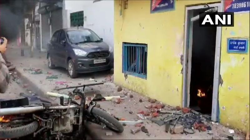 violence during protest in lucknow against Citizenship Act KPP