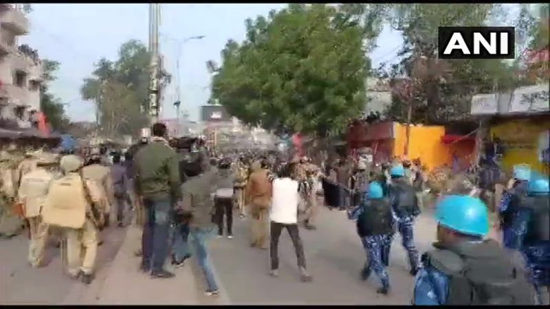 violence during protest in lucknow against Citizenship Act KPP