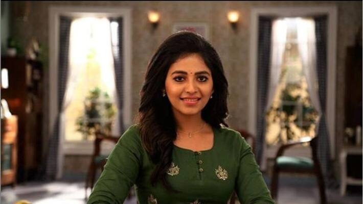 Actress Anjali Short Dress Photo Going Viral Actress Anjali Short Dress Photo Going Viral