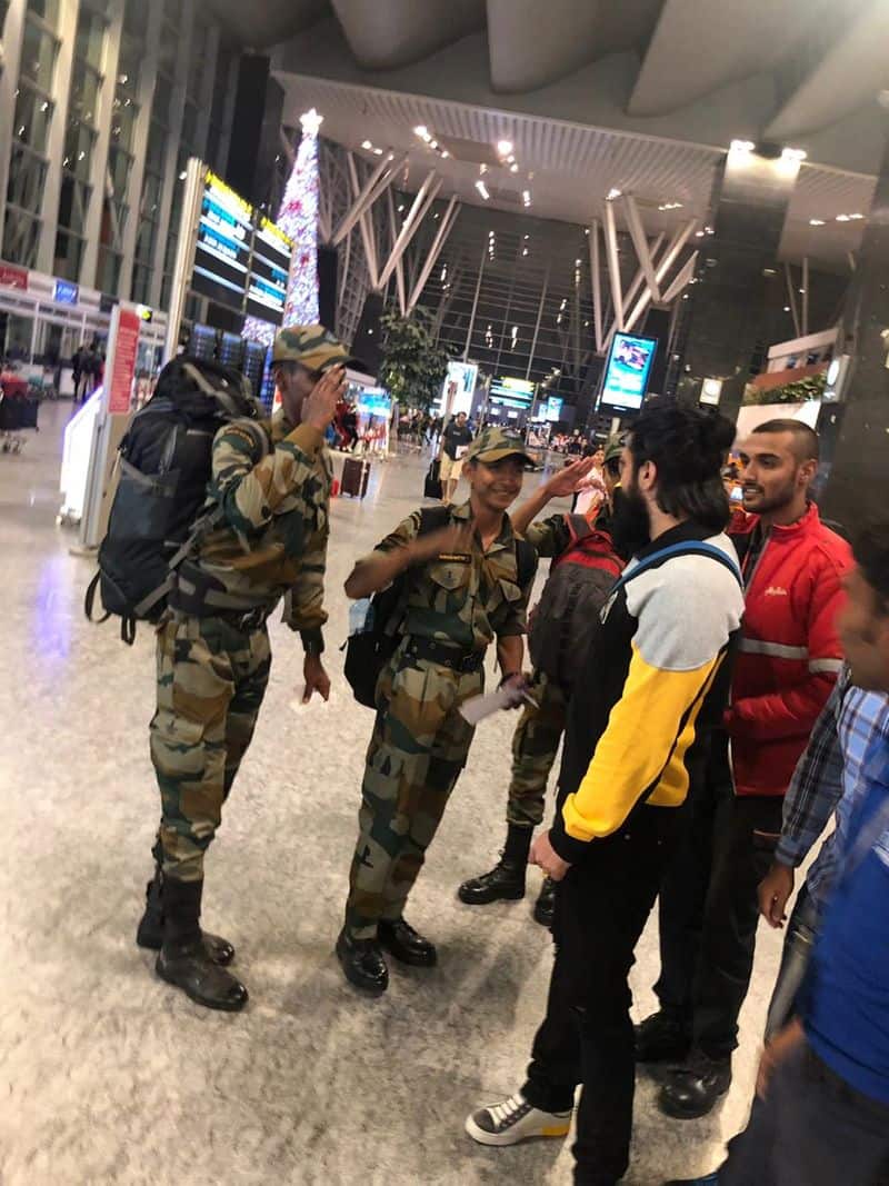 Soldiers left in awe when asked for selfie with Sandalwood actor Yash