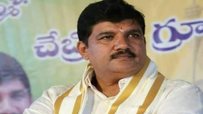 drugs smuggling... kakinada police served notice to dhulipalla narendra kumar drugs smuggling... kakinada police served notice to dhulipalla narendra kumar