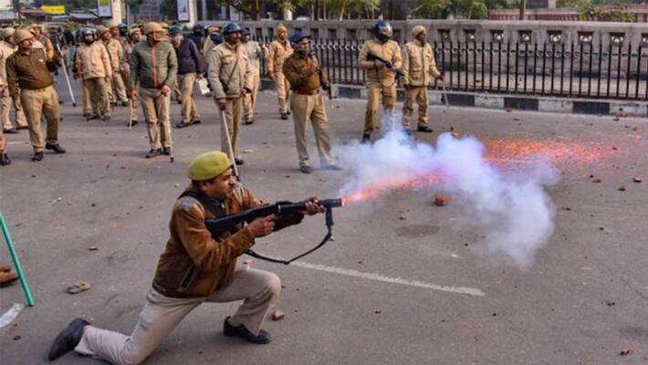CAA protests: police firing to stop violent protests, 2 deaths in Mangalore and one in Lucknow kps CAA protests: police firing to stop violent protests, 2 deaths in Mangalore and one in Lucknow kps