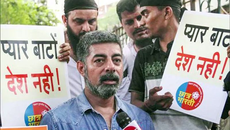 Citizenship Amendment 2019 Bollywood Stars Sushant Singh And Farhan Akhtar protest Against in mumbai KPY
