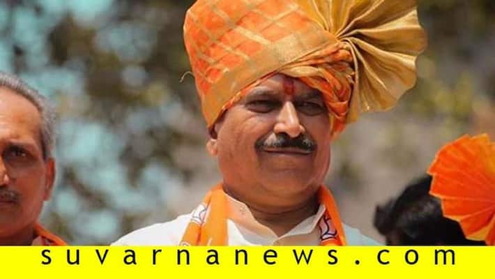 Fake News About Union Minister Suresh Angadi Distribution of Free Kit Fake News About Union Minister Suresh Angadi Distribution of Free Kit