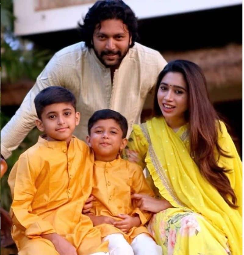 actor jayam ravi hair cut him children photo goes viral in social media
