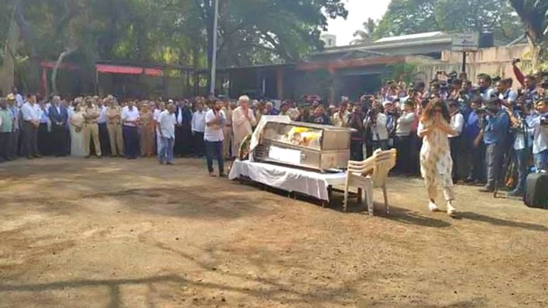 Vetran Actro Shreeram Lagoo Funeral in Pune KPG