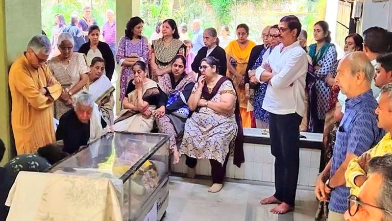 Vetran Actro Shreeram Lagoo Funeral in Pune KPG
