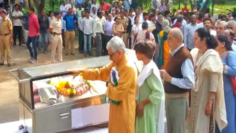 Vetran Actro Shreeram Lagoo Funeral in Pune KPG