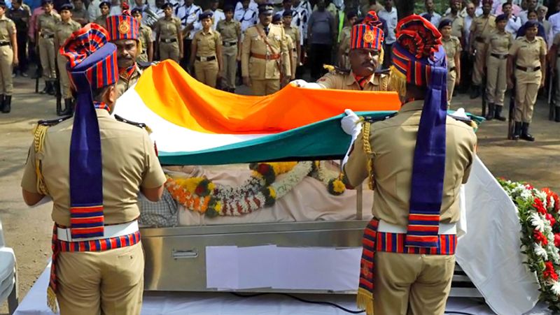 Vetran Actro Shreeram Lagoo Funeral in Pune KPG