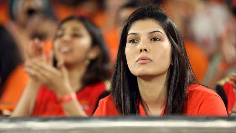 Know who is the mystery girl of IPL auction, who was bidding for Hyderabad KPB