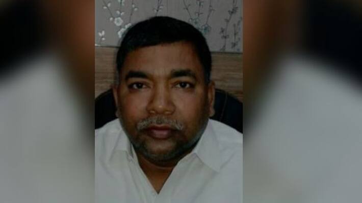 TMC leader cheats his own partymen in East Midnapore TMC leader cheats his own partymen in East Midnapore