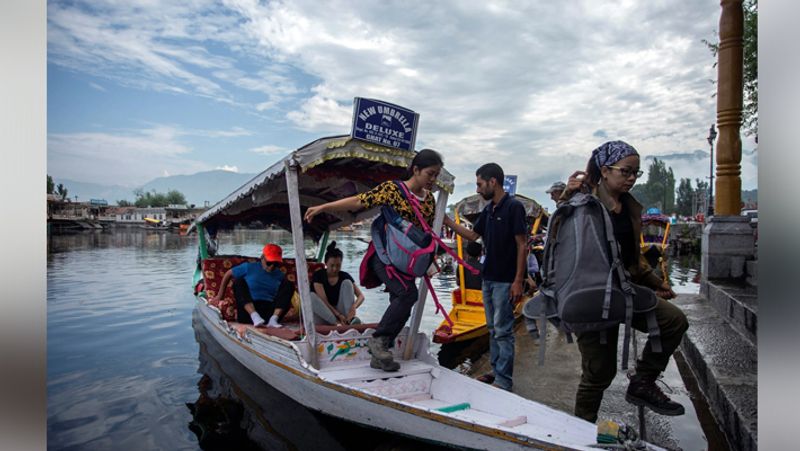 Life of people in Kashmir living in fear kph