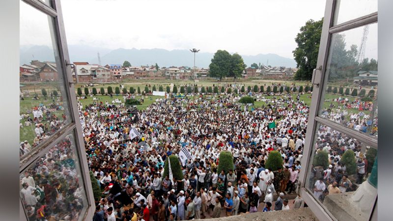 Life of people in Kashmir living in fear kph