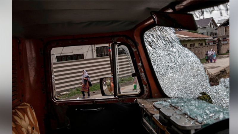Life of people in Kashmir living in fear kph