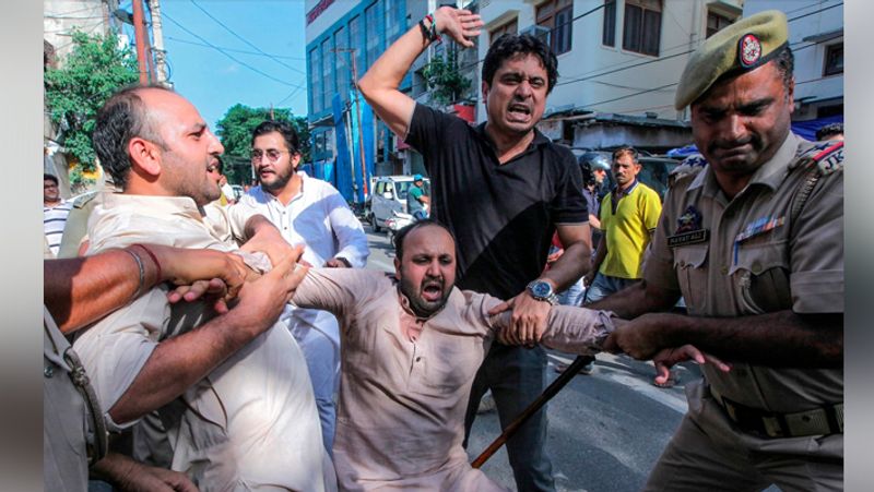 Life of people in Kashmir living in fear kph