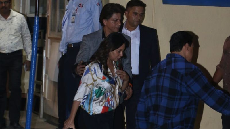 Abhishek Bachchan hold hand mother in law at aaradhya bachchan School Annual Day KPJ