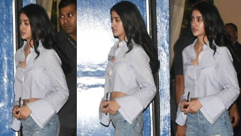 Abhishek Bachchan hold hand mother in law at aaradhya bachchan School Annual Day KPJ