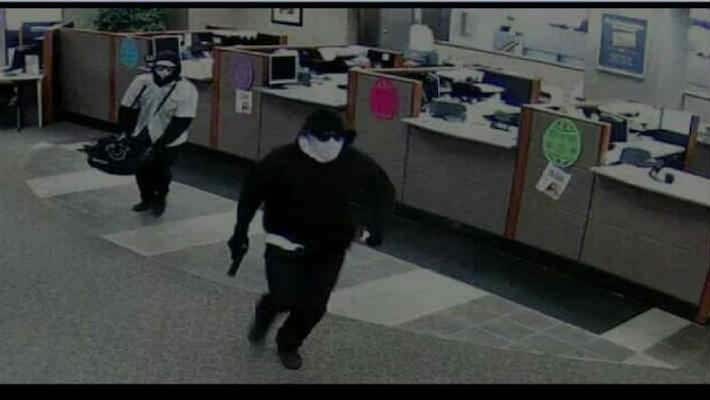11 lakh robbery in daylight by holding cashier hostage in south bihar gramin bank in buxar 11 lakh robbery in daylight by holding cashier hostage in south bihar gramin bank in buxar