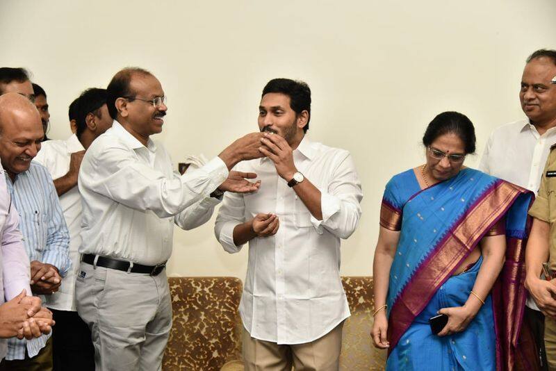 Ministers And officers wishes to AP Cm Ys Jagan on Birth day