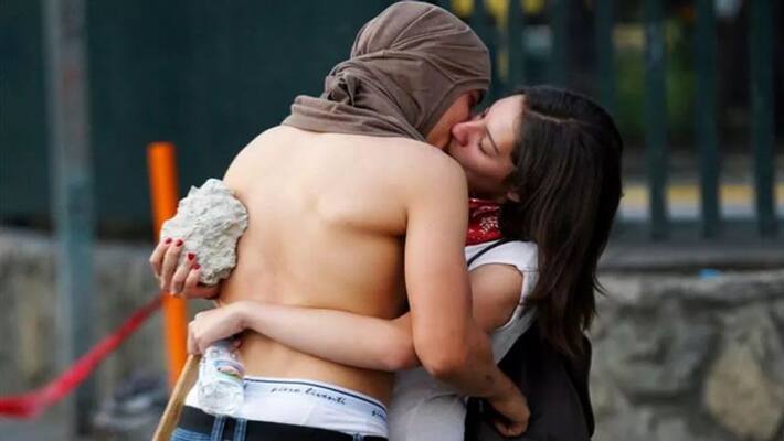 Heart touching viral photos captured during protest caa nrc kph Heart touching viral photos captured during protest caa nrc kph