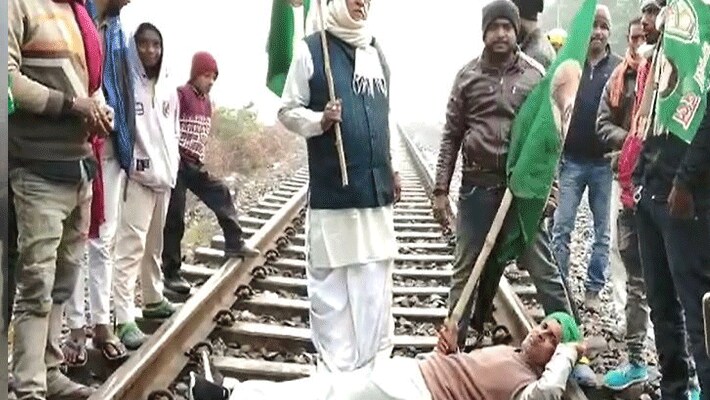 caa bihar band rjd supporters citizenship act protest on the road buses not running in patna KPR