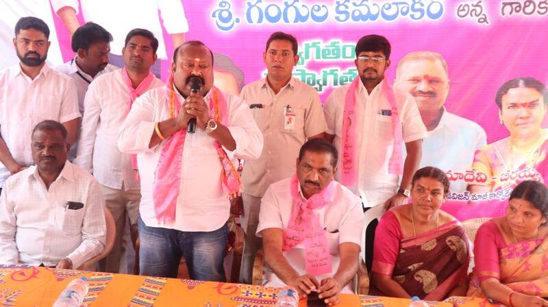 karimnagar ex carporators joined in trs presence of gangula kamalakar