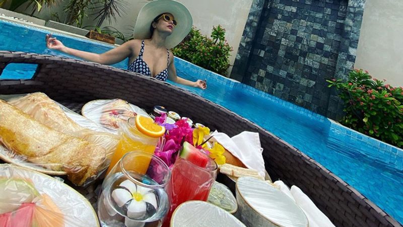 hina khan enjoying vacation with boyfriend at maldives photots viral KPJ