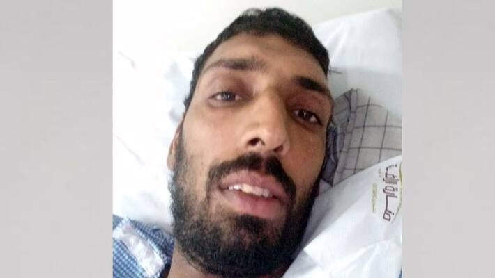 Kashmiri patient stucked in delhi on his way from Riyadh Kashmiri patient stucked in delhi on his way from Riyadh