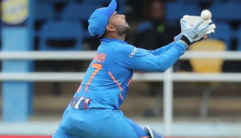 Sunil Gavaskar backs Rishabh Pant as Wicketkeeper in limited overs