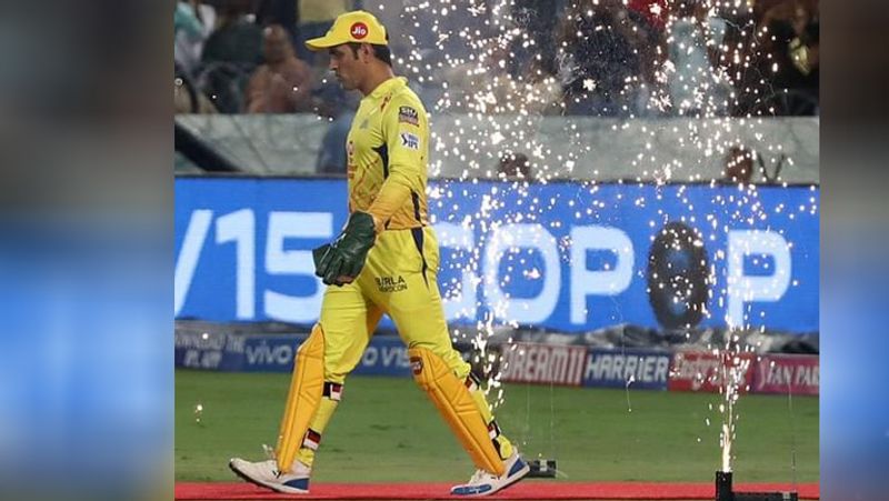 Dhoni completes 15 years of international cricket, fans give special gift on social media KPB