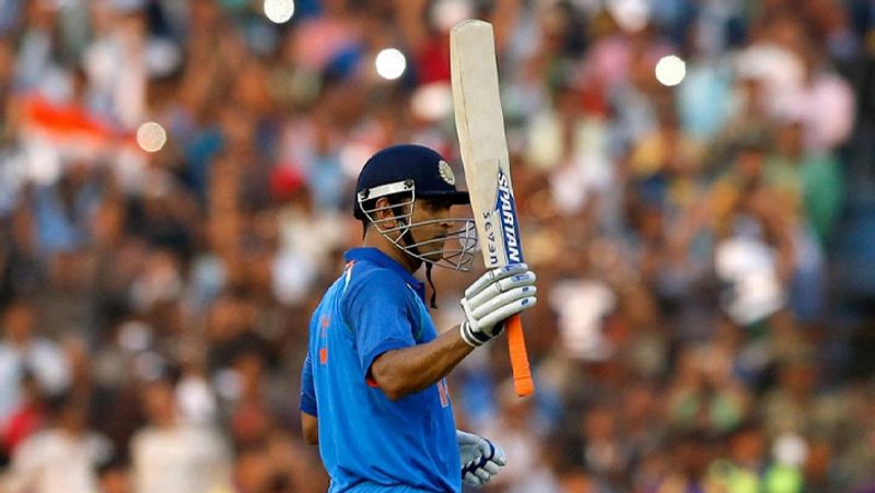 Dhoni completes 15 years of international cricket, fans give special gift on social media KPB