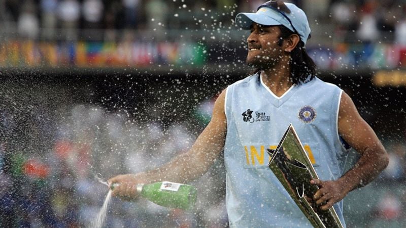 Dhoni completes 15 years of international cricket, fans give special gift on social media KPB