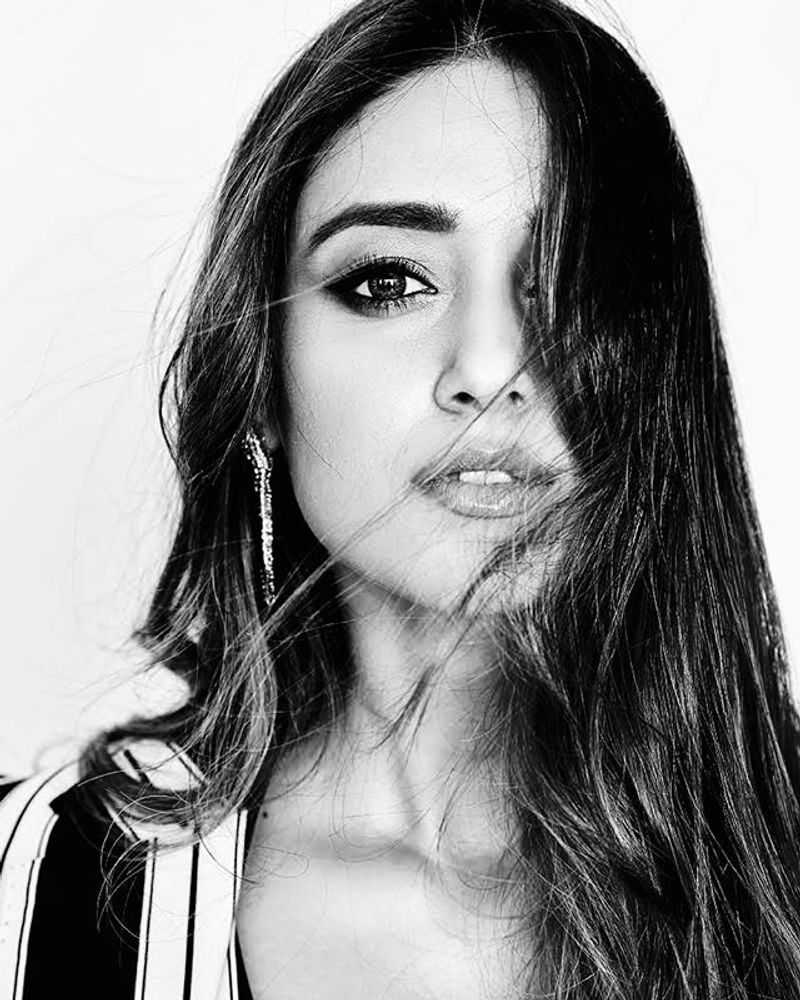 Heroine Ileana D'Cruz latest Instagram photos