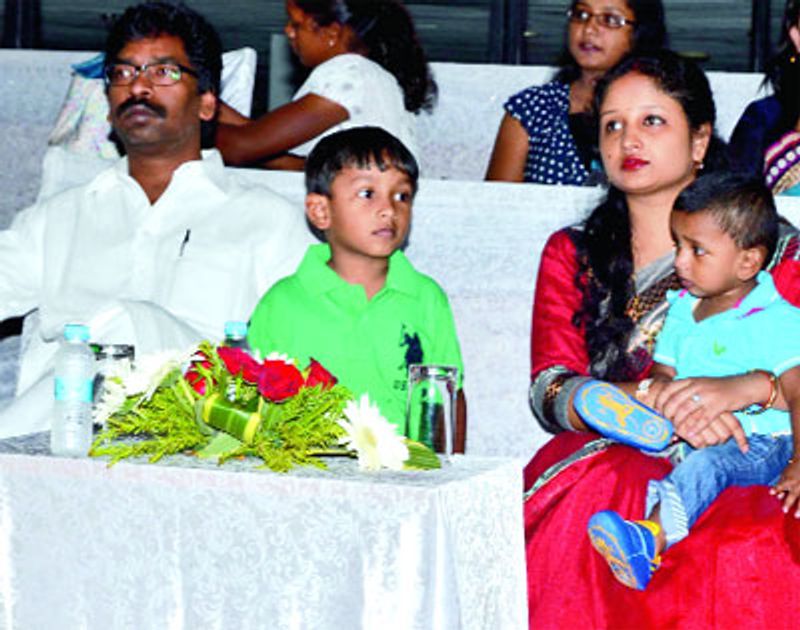 jharkhand election results 2019 hemant soren wife kalpana soren and family intresting facts kpt