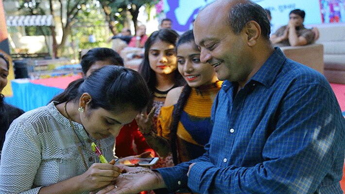 story of diamond businessman mahesh sawani in gujrat