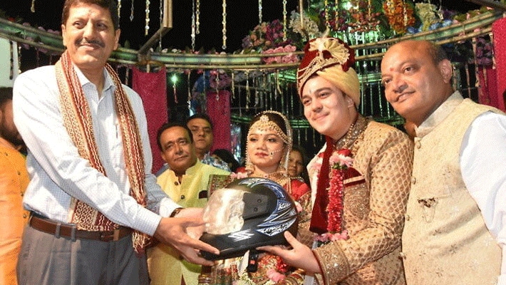 story of diamond businessman mahesh sawani in gujrat